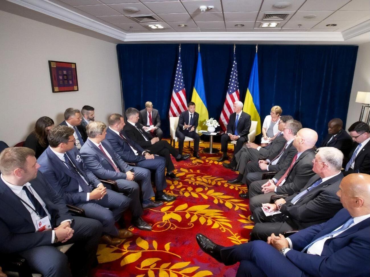 Новая украинская власть намерена запустить основные реформы в первый год работы, заявил Зеленский на встрече с Пенсом