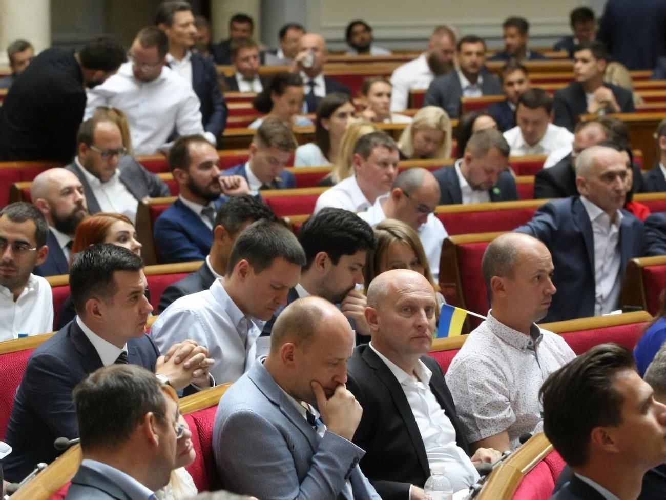 Предлагается, что отмены принятого решения Рады смогут потребовать не менее 150 депутатов