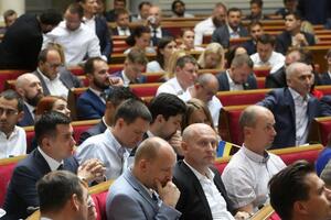 Предлагается, что отмены принятого решения Рады смогут потребовать не менее 150 депутатов