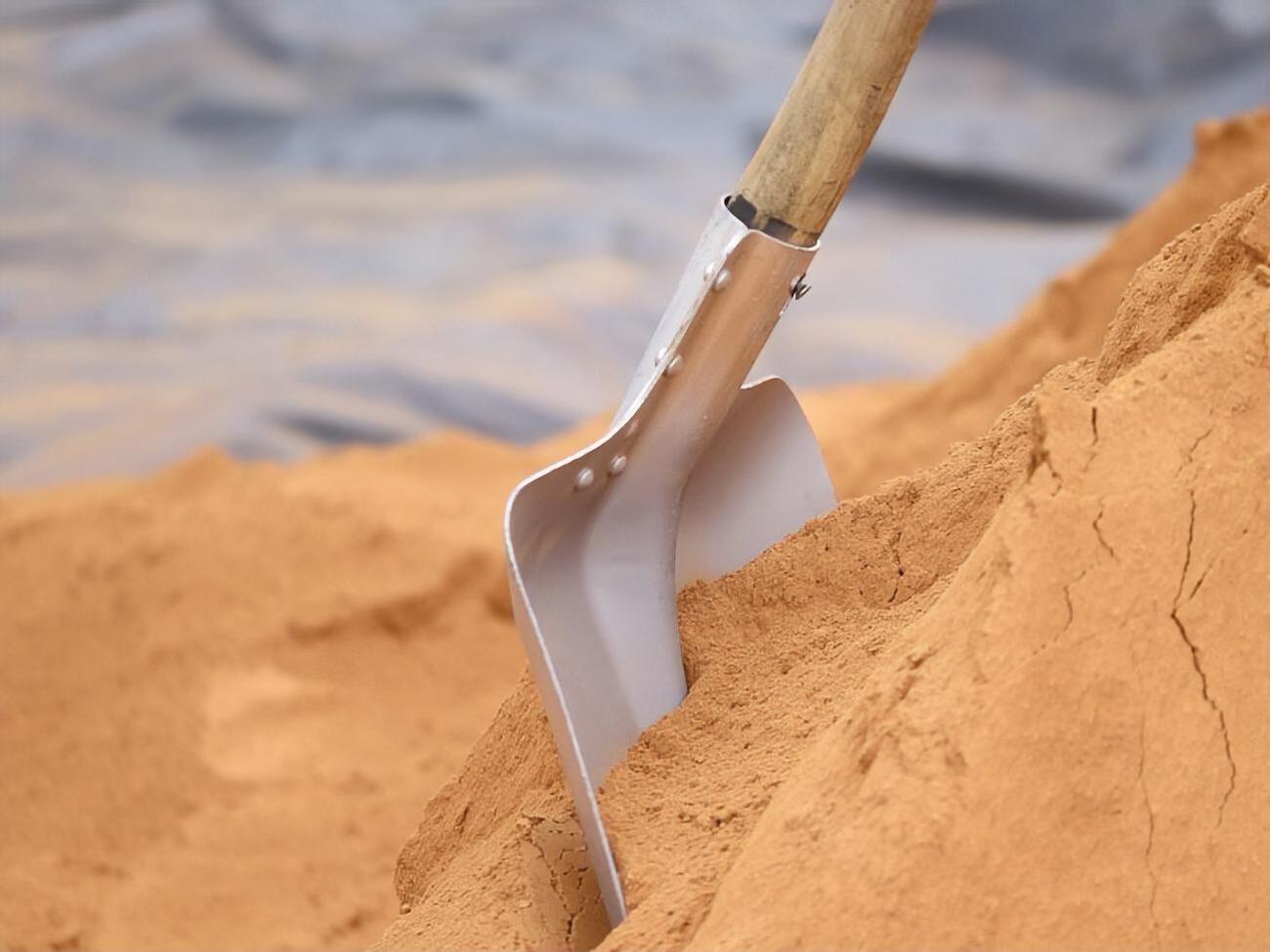 Спасатели откопали ребенка, но реанимировать его не удалось