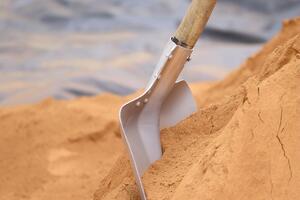 Спасатели откопали ребенка, но реанимировать его не удалось