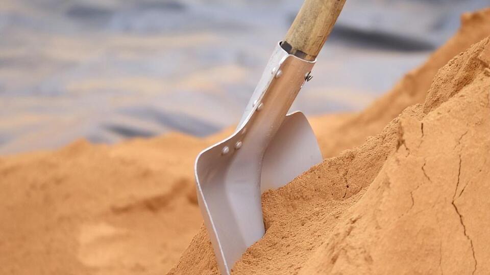 Рятувальники відкопали дитину, але реанімувати її не вдалося