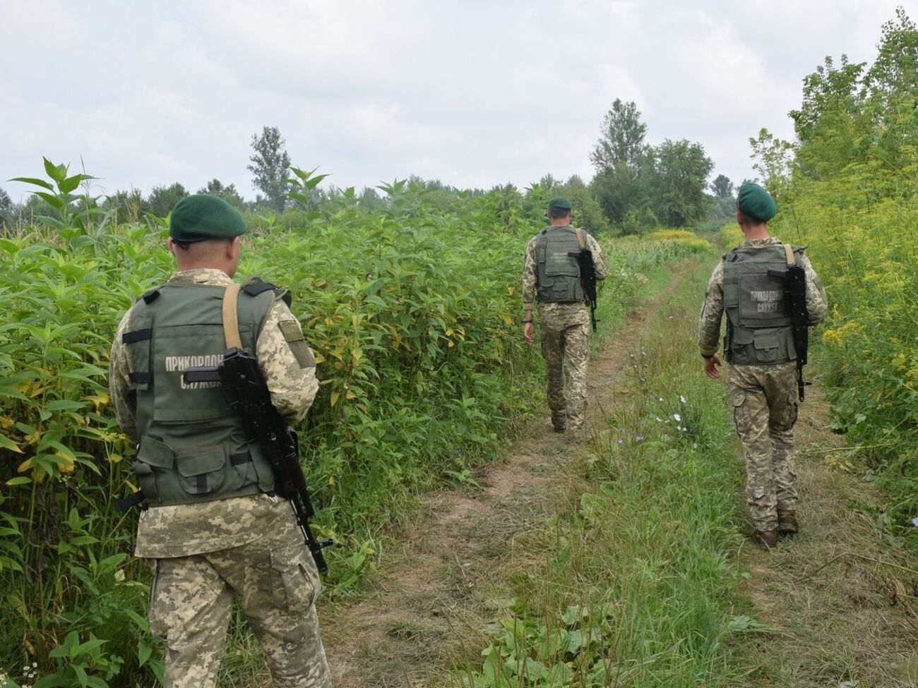 Прикордонники встановили, що затриманого підозрюють в участі в бойових діях проти Збройних сил України на сході країни