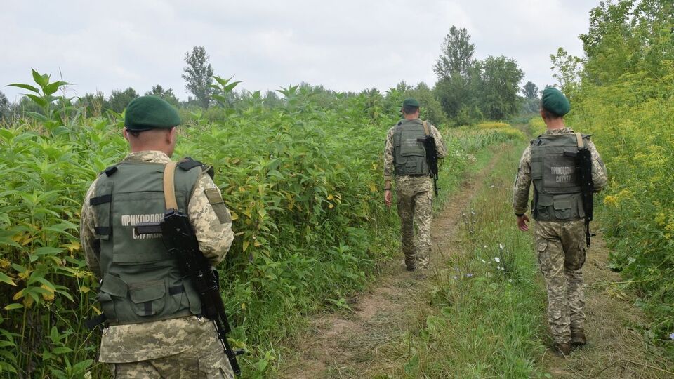 Прикордонники встановили, що затриманого підозрюють в участі в бойових діях проти Збройних сил України на сході країни