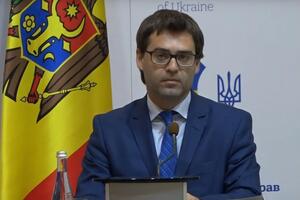 Попеску утверждает, что наличие российских войск вступает в противоречие с принципом нейтралитета Молдовы