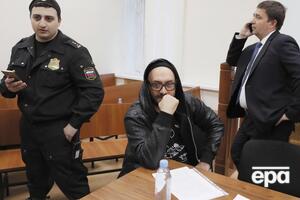 Серебренникову (на фото в центре) отменили меру пресечения в виде подписки о невыезде