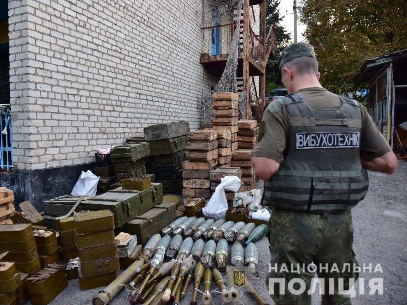 На месте работали следователи и работники взрывотехнической службы