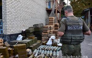 На місці працювали слідчі та працівники вибухотехнічної служби