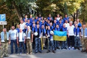 Гравці Динамо подарували звільненим військовим морякам абонементи на матчі команди