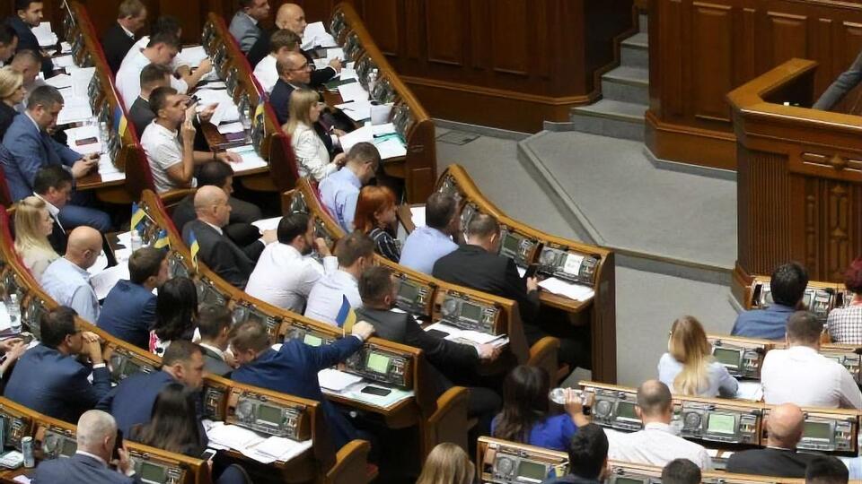 Рада 12 сентября приняла за основу и в целом законопроект №1074