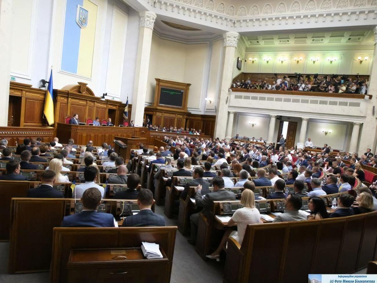 За документ в первом чтении проголосовал 301 депутат Рады, во втором чтении его поддержали 296 парламентариев