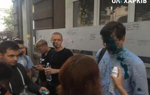 Доній (на фото праворуч) мав читати лекцію про толерантність