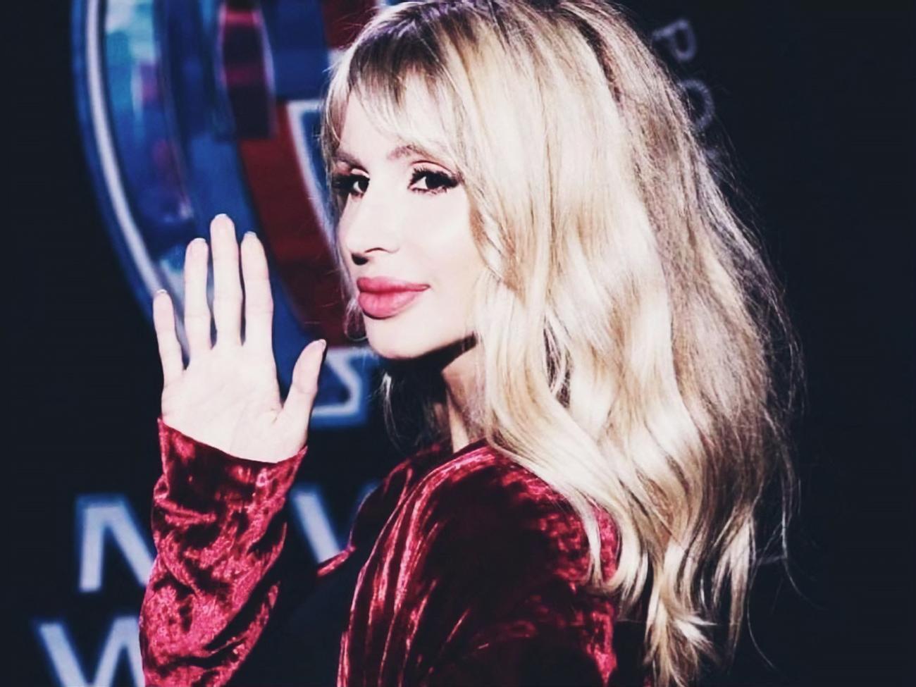 Loboda: Куда нам девать все эти мысли? Не обязательно быть искренними. Я за тобой, но ты не близко – в зоне риска, мы в зоне риска