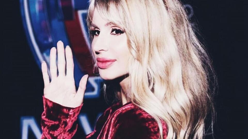 Loboda: "Куда нам девать все эти мысли? Не обязательно быть искренними. Я за тобой, но ты не близко – в зоне риска, мы в зоне риска"