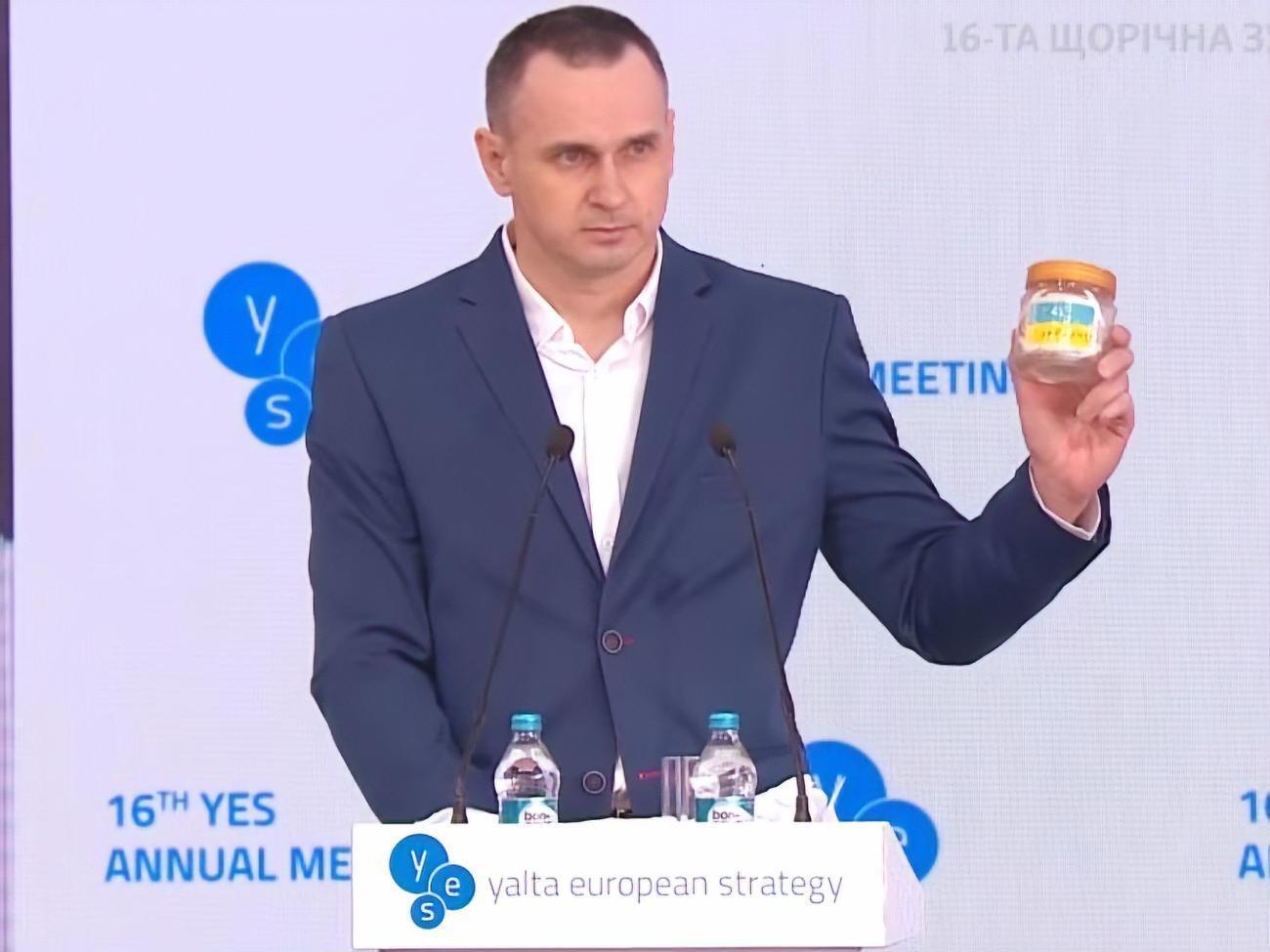 Сенцов сказав, що зберігав символічну банку від самого початку ув'язнення