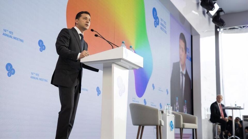 Зеленский сказал, что слова "монополия", "рейдерство" и "контрабанда" должны стать архаизмами в Украине