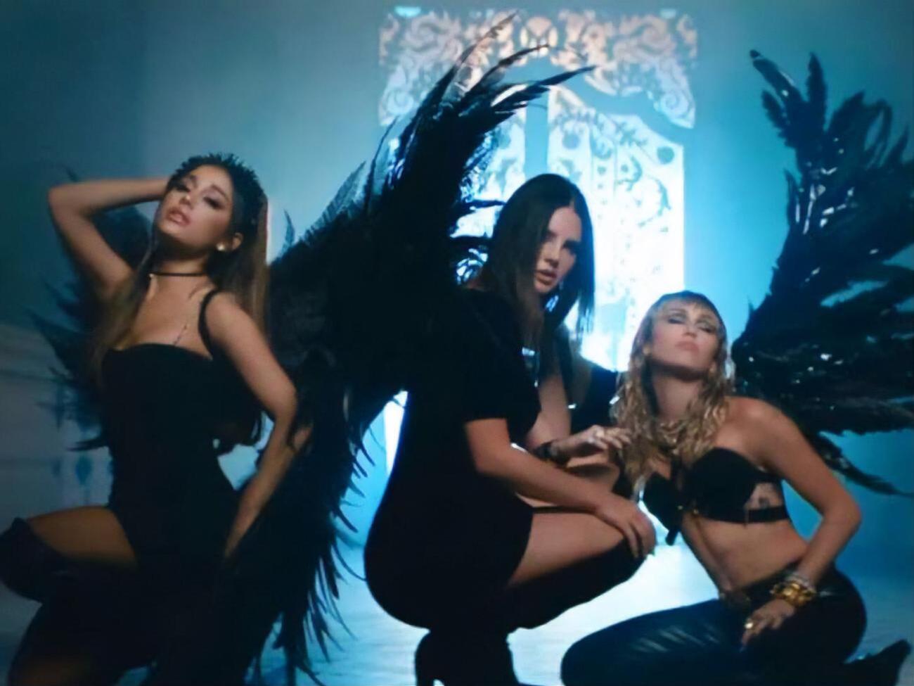 В клипе певицы предстали в образах ангелов