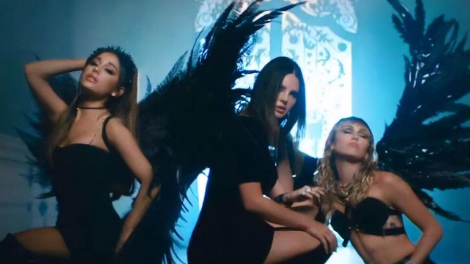 В клипе певицы предстали в образах ангелов