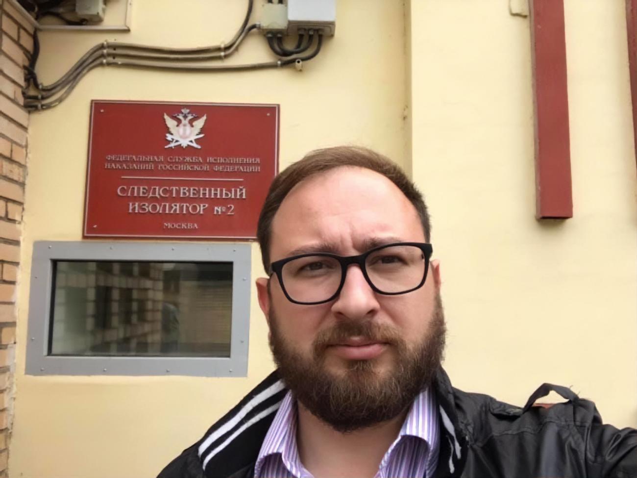 Полозов повідомив, що моряків допитують у Києві
