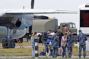 Літак із моряками приземлився в аеропорту "Шкільний"