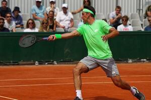 Стаховский сделал счет в противостоянии 2:2