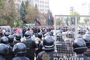 Після зіткнень у відділення поліції доправили 17 осіб