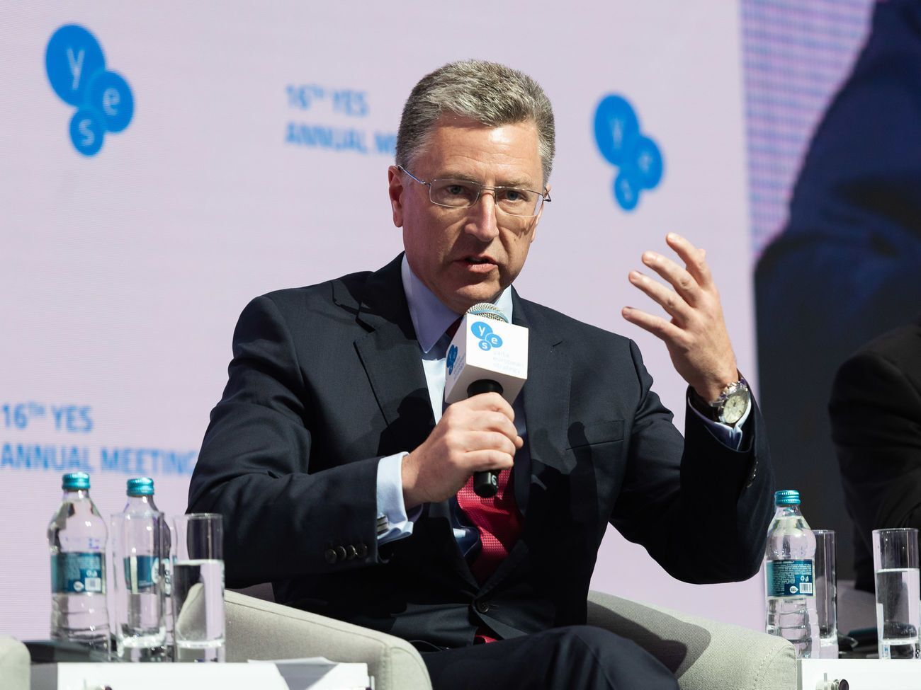 Волкер:&nbsp;&nbsp;Если Россия будет выполнять Минские соглашения так, как она обязалась это делать, мы будем рассматривать послабление санкций