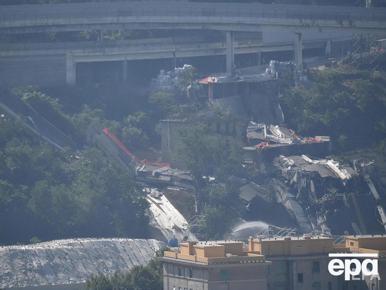 В результате обрушения моста погибло 43 человека