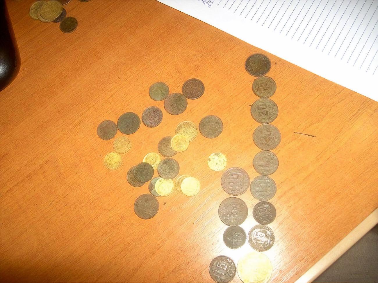 Монеты обнаружили в сумке гражданина России 1965 года рождения