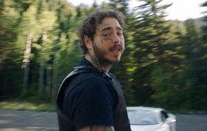 Сингл Saint-Tropez увійшов до альбому Нollywood's Bleeding