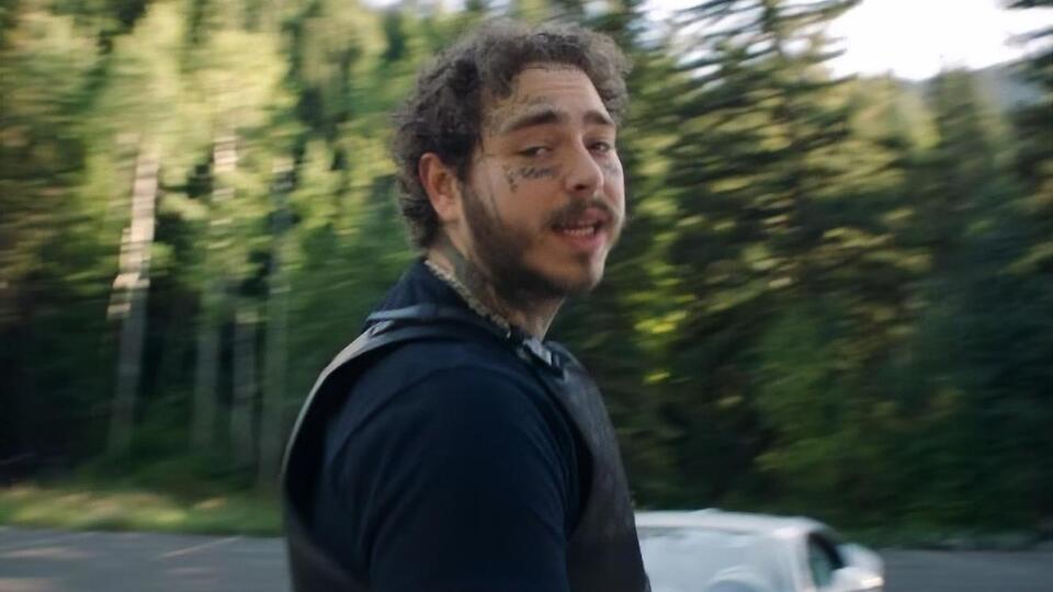 Сингл Saint-Tropez вошел в альбом Hollywood’s Bleeding