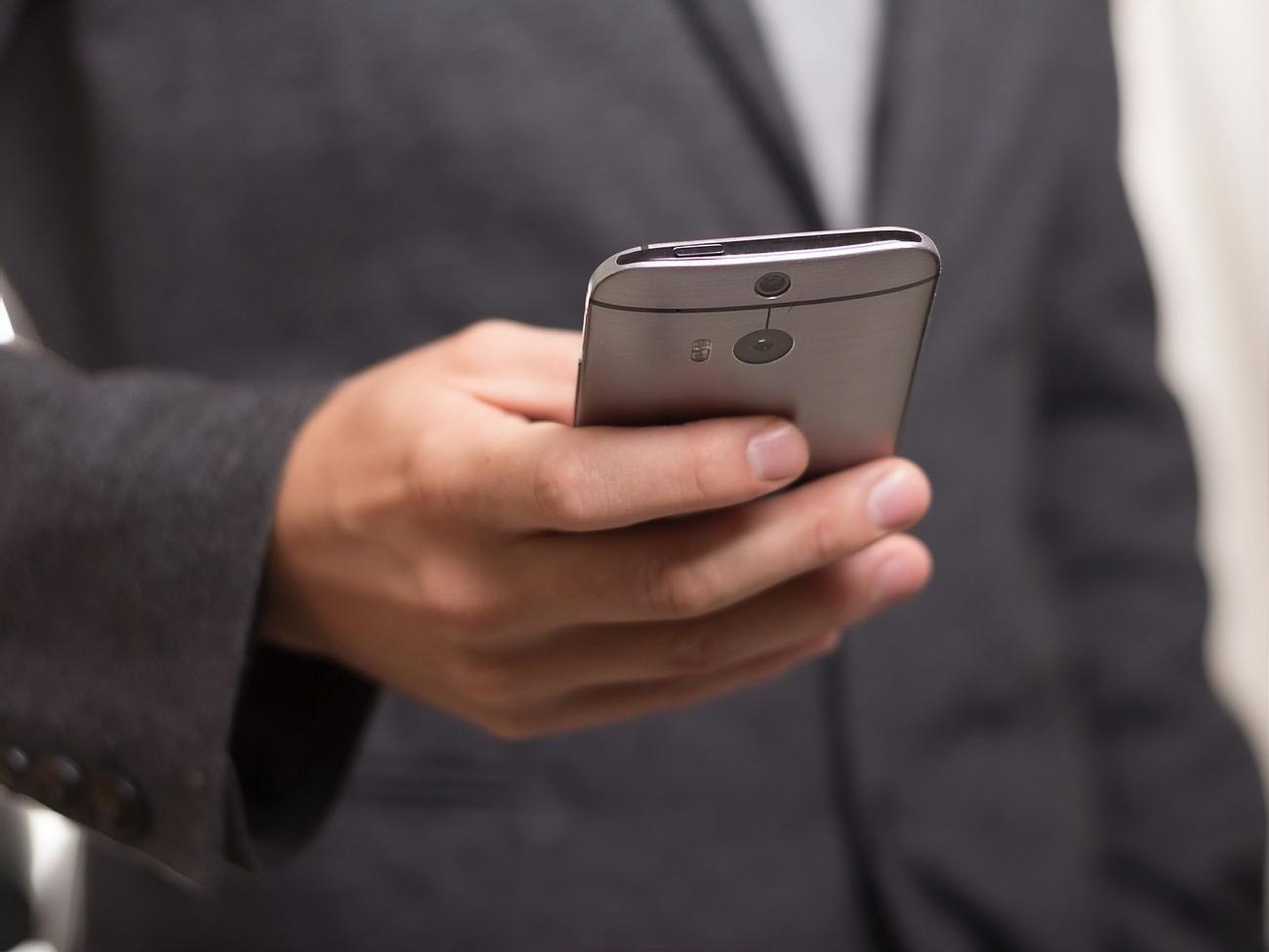 Информация о телефонных разговорах продавалась&nbsp;посредникам, а те перепродавали ее заказчикам, утверждают в Госбюро расследований