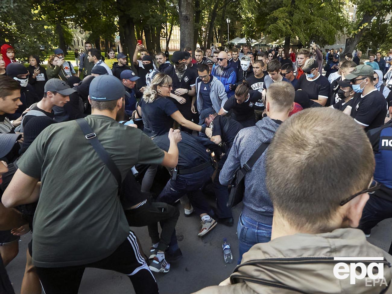 Противники "ХарківПрайду" вступали в сутички з поліцією