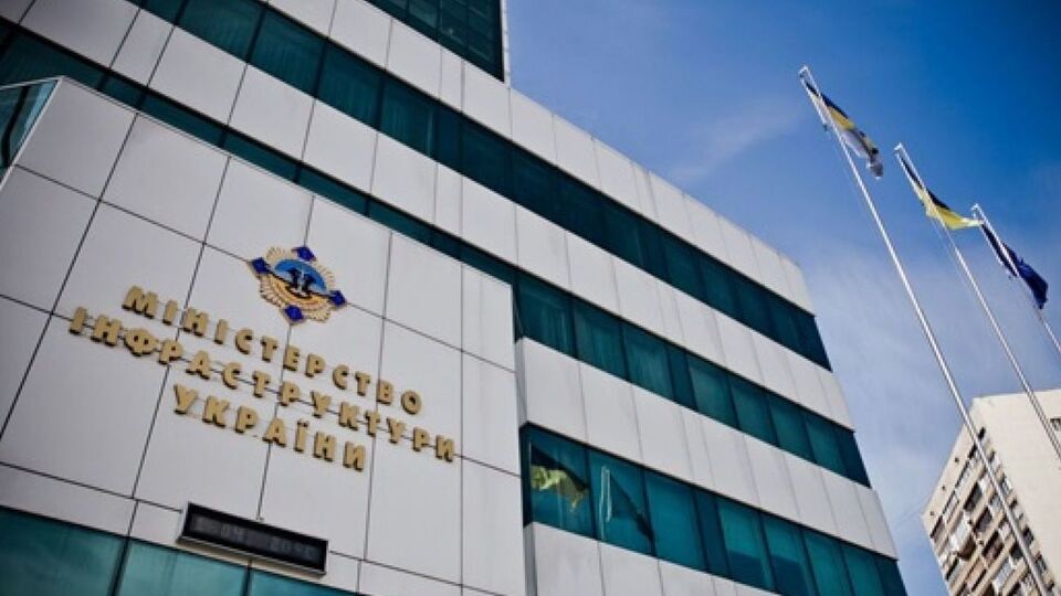Согласно приказу Министерства инфраструктуры, оплата за услуги по аэронавигационному обслуживанию для аэропорта Борисполь составляет €643,5, а для всех остальных аэропортов Украины – €901,68