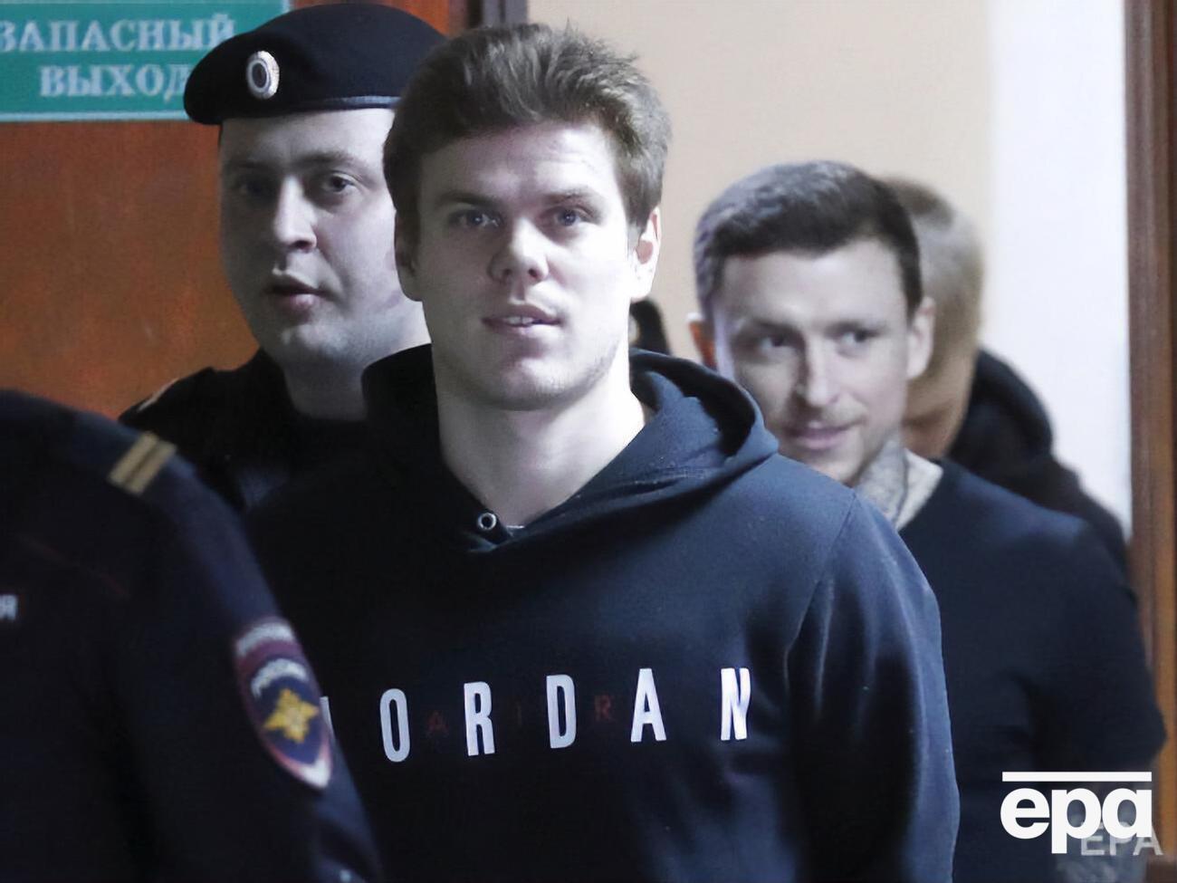 Пресненський суд Москви 8 травня засудив Кокоріна й Мамаєва до року та шести місяців і до року та п'яти місяців колонії загального режиму відповідно