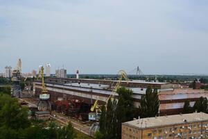 "Кузница на Рыбальском" специализируется на строительстве буксирных пароходов, морских рыболовецких траулеров, корпусов транспортных судов и кораблей для Военно-морских сил Украины