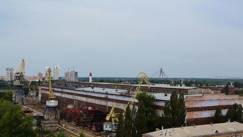 "Кузня на Рибальському" спеціалізується на будівництві буксирних пароплавів, морських риболовецьких траулерів, корпусів транспортних суден і кораблів для Військово-морських сил України