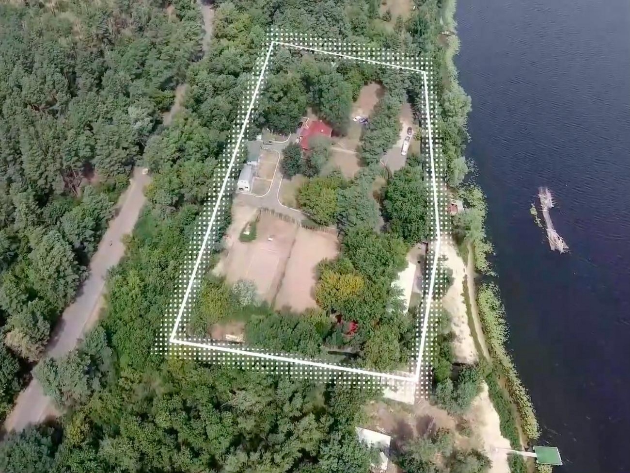 База "Шторму" розташована на березі Дніпра, повідомляє проєкт Bihus.info