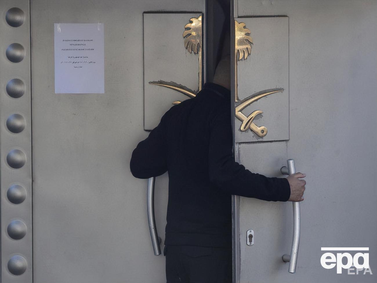 Телеканал сообщил, что саудовские спецслужбы искали "жучки" в здании Генконсульства