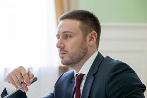 Слончак є заступником голови КМДА з питань здійснення самоврядних повноважень