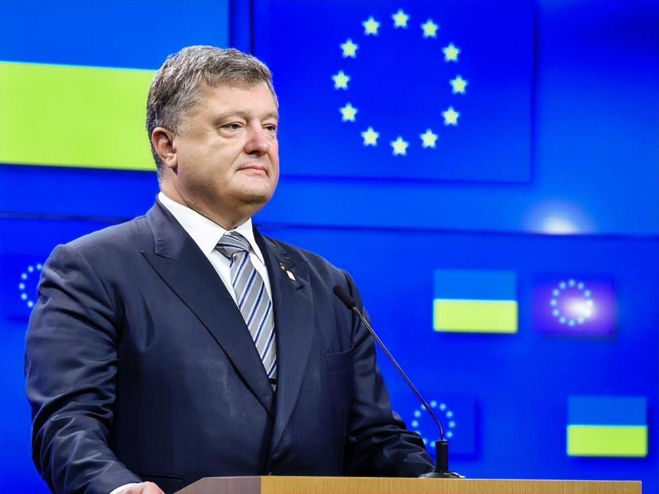 Порошенко назвал поджог дома Гонтаревой "огромным ударом" по репутации Украины