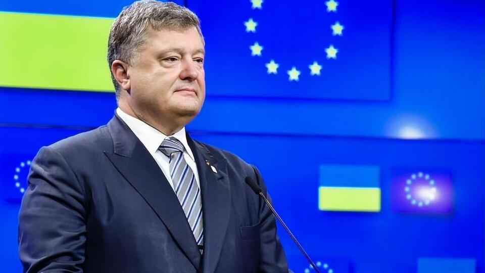 Порошенко назвал поджог дома Гонтаревой "огромным ударом" по репутации Украины