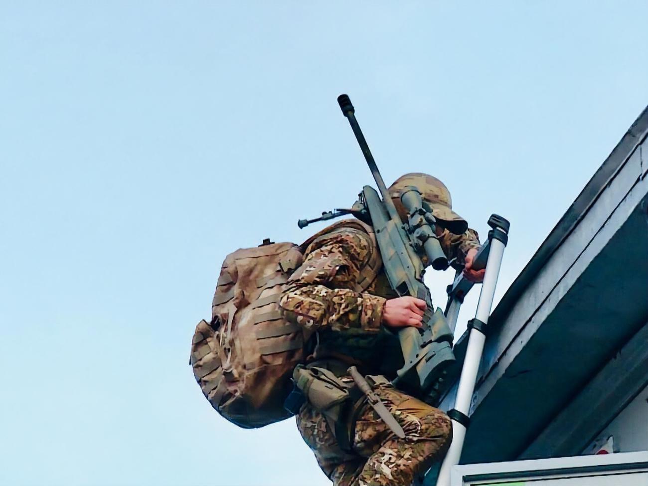 Спікер Нацполіції заявив, що спецоперація із затримання зловмисника на мосту Метро була викликом для правоохоронців