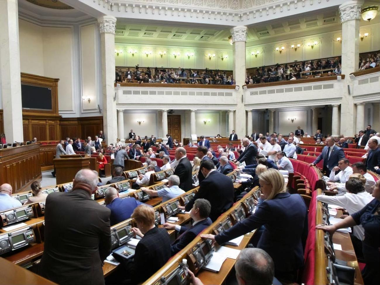 Рада утвердила решение о сокращении сроков подготовки документа ко второму чтению