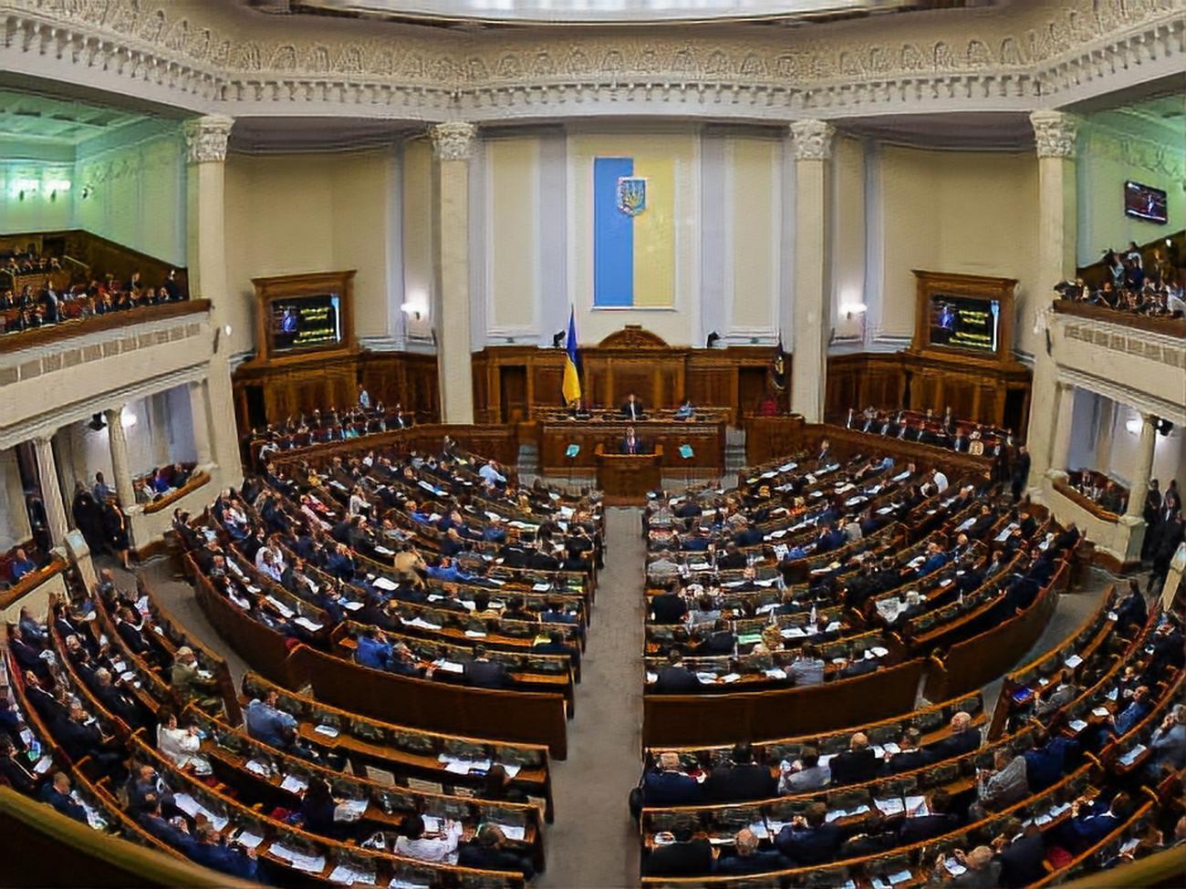 Группа "оценщиков" и группа "диджиталистов" зарегистрировали в Раде разные проекты закона, отмечает автор