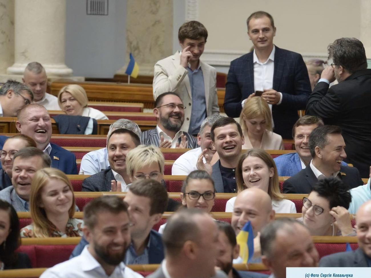 За законопроекты №1057 и №1072 в целом проголосовали по 335 депутатов Верховной Рады