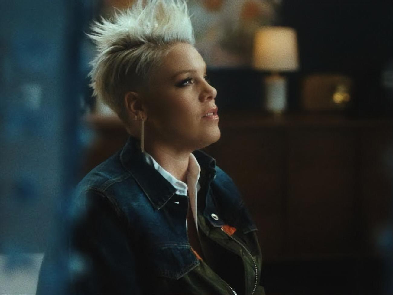 Трек Hurts 2B Human вошел в одноименный альбом Pink