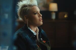 Трек Hurts 2B Human вошел в одноименный альбом Pink