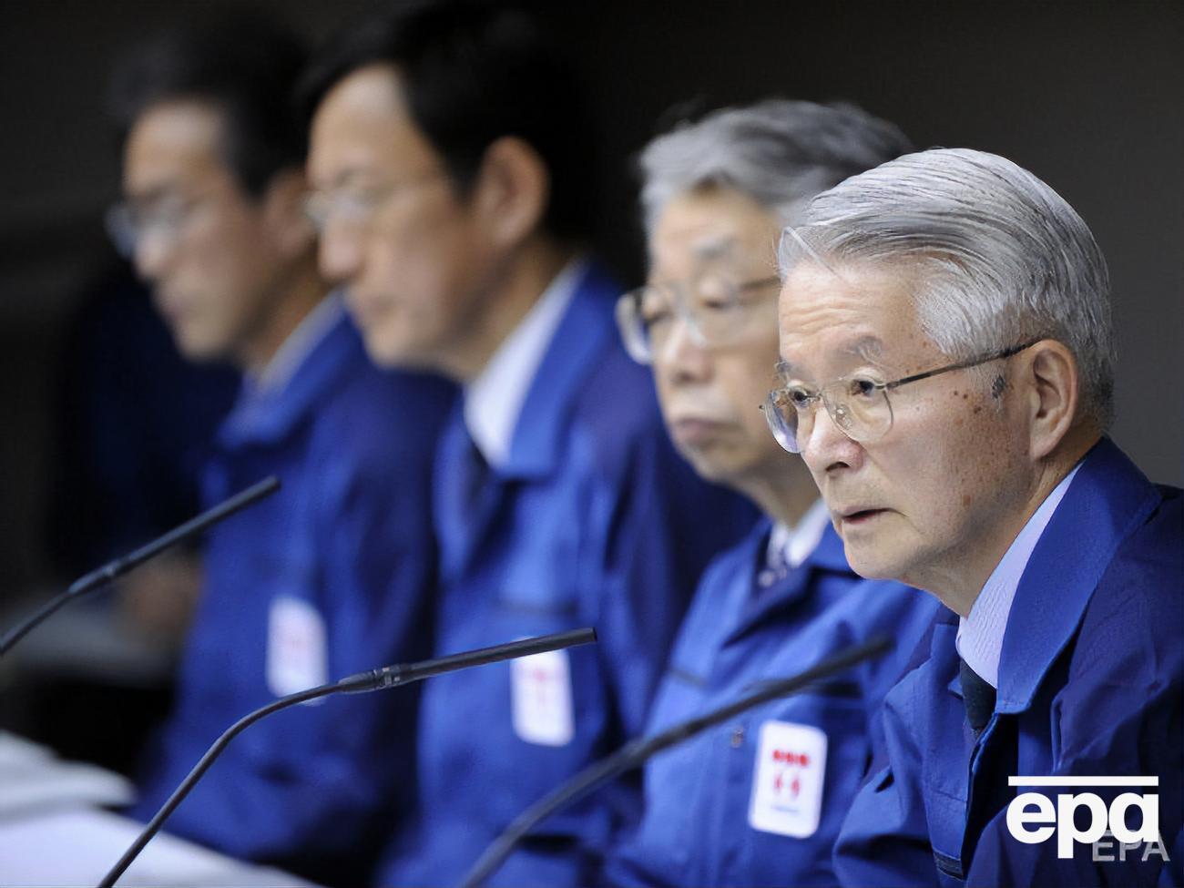 Экс-главу TEPCO Цунехизу Кацумату (на фото справа) и двух бывших вице-президентов компании обвиняли в преступной халатности