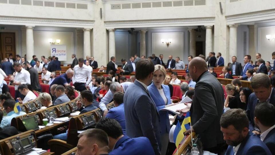 За отмену "поправки Лозового" проголосовали 196 депутатов